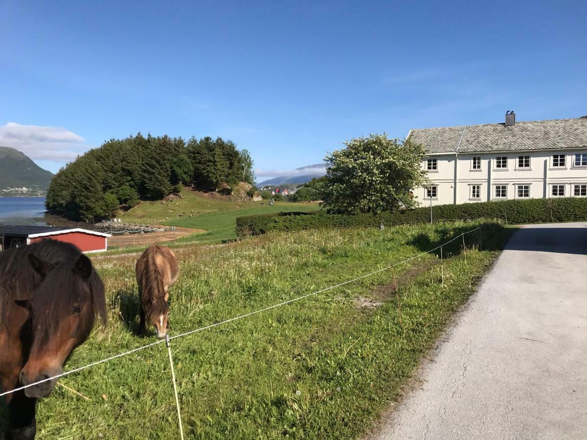 Appartamento Ola Bua Near The Atlantic Road Lyngstad Esterno foto